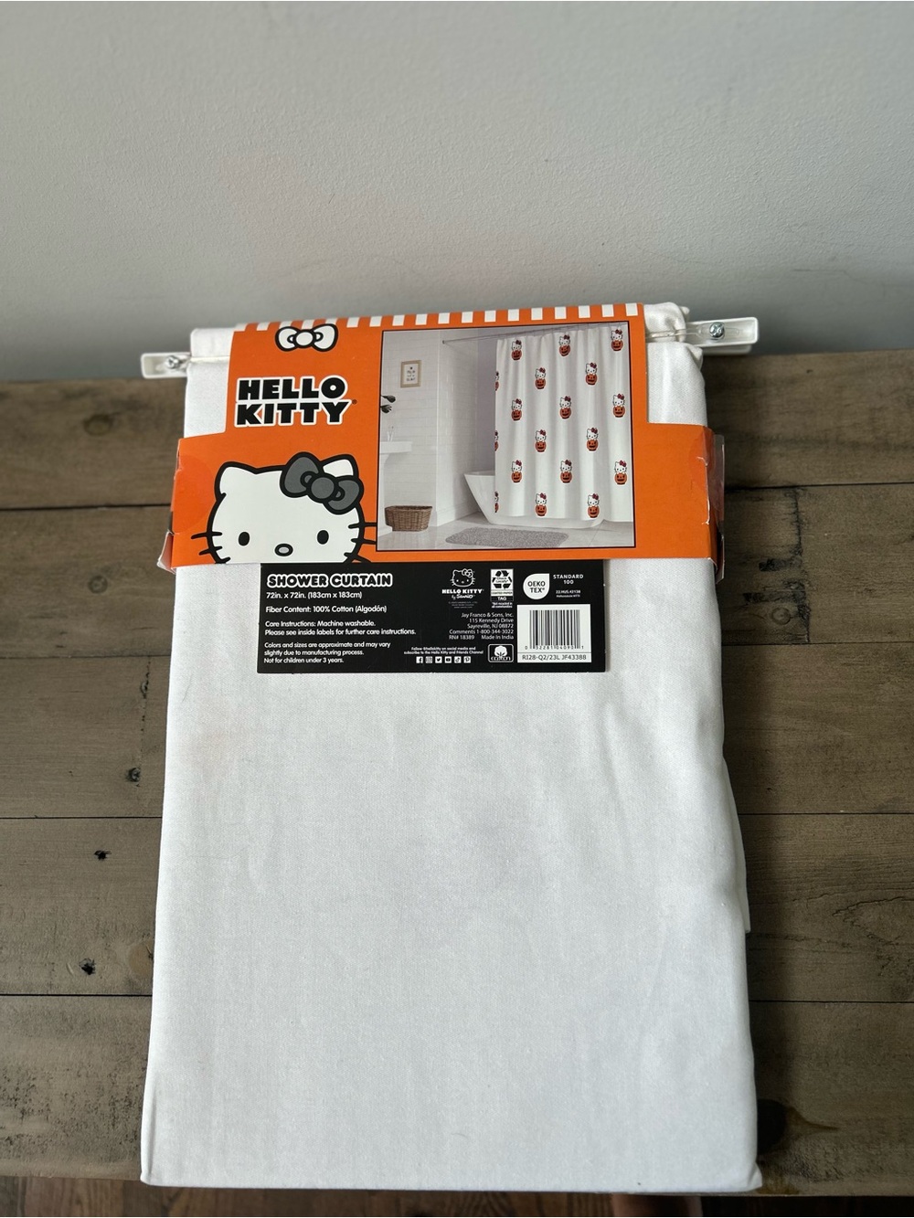 NWT Hello Kitty Halloween Pumpkin Fabric Shower Curtain 72x72 Sanrio - Picture 8 of 8